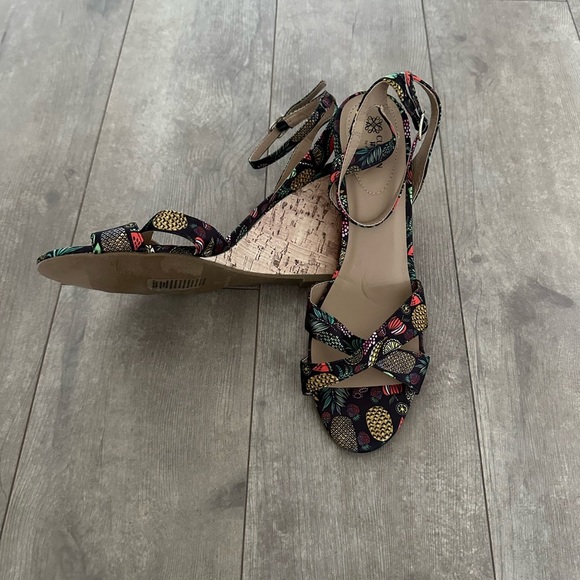 Gorgeous Pineapple Fruits Wedge Cork Strappy Open Toe Black Sandals Heels size 9 - Picture 6 of 16